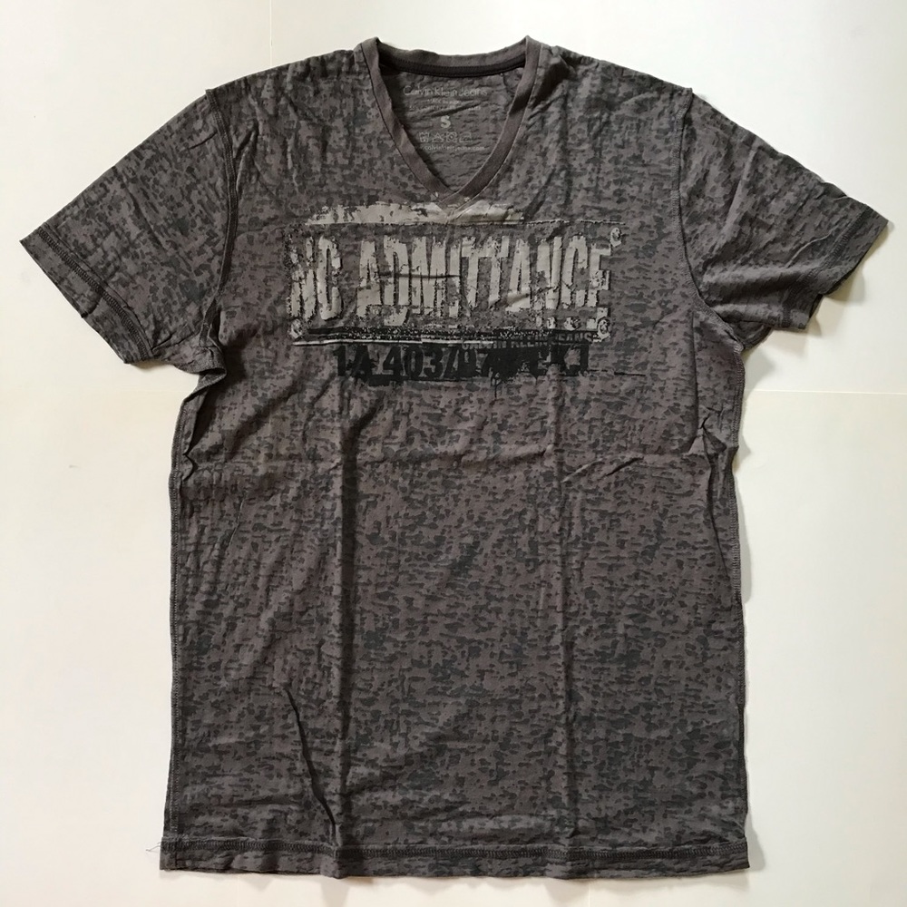 🌎 Calvin Klein Graphic Tee